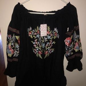 Cute FREE PROPLE blouse***NEW with tags***size S